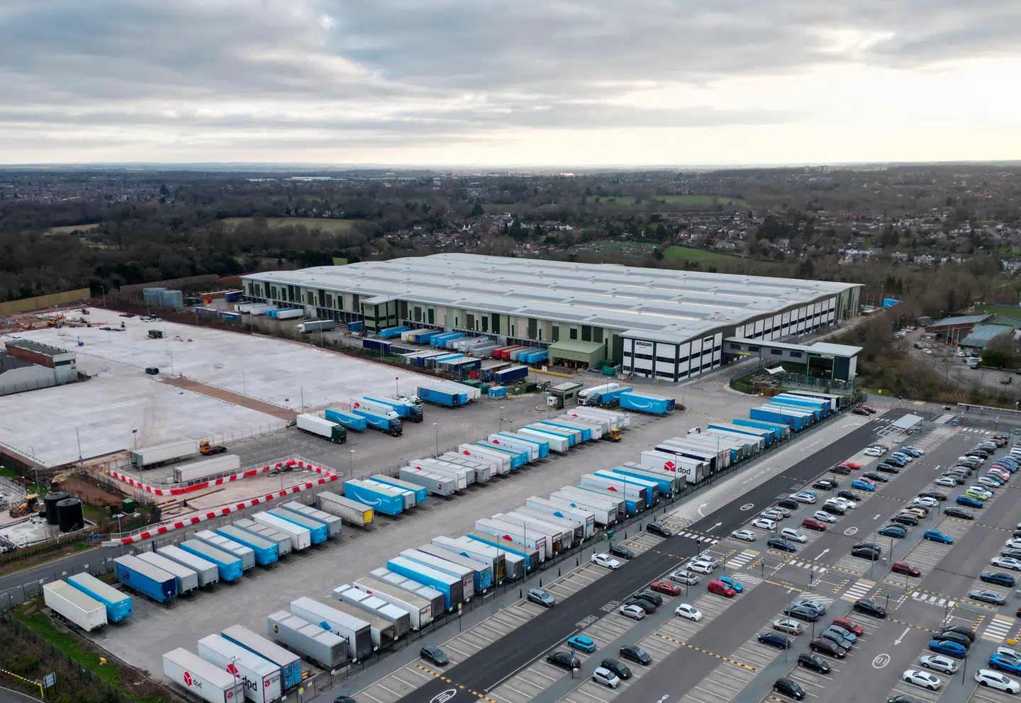 Der arbejder godt 3.000 mennesker hos Amazons varehus i Coventry i England.