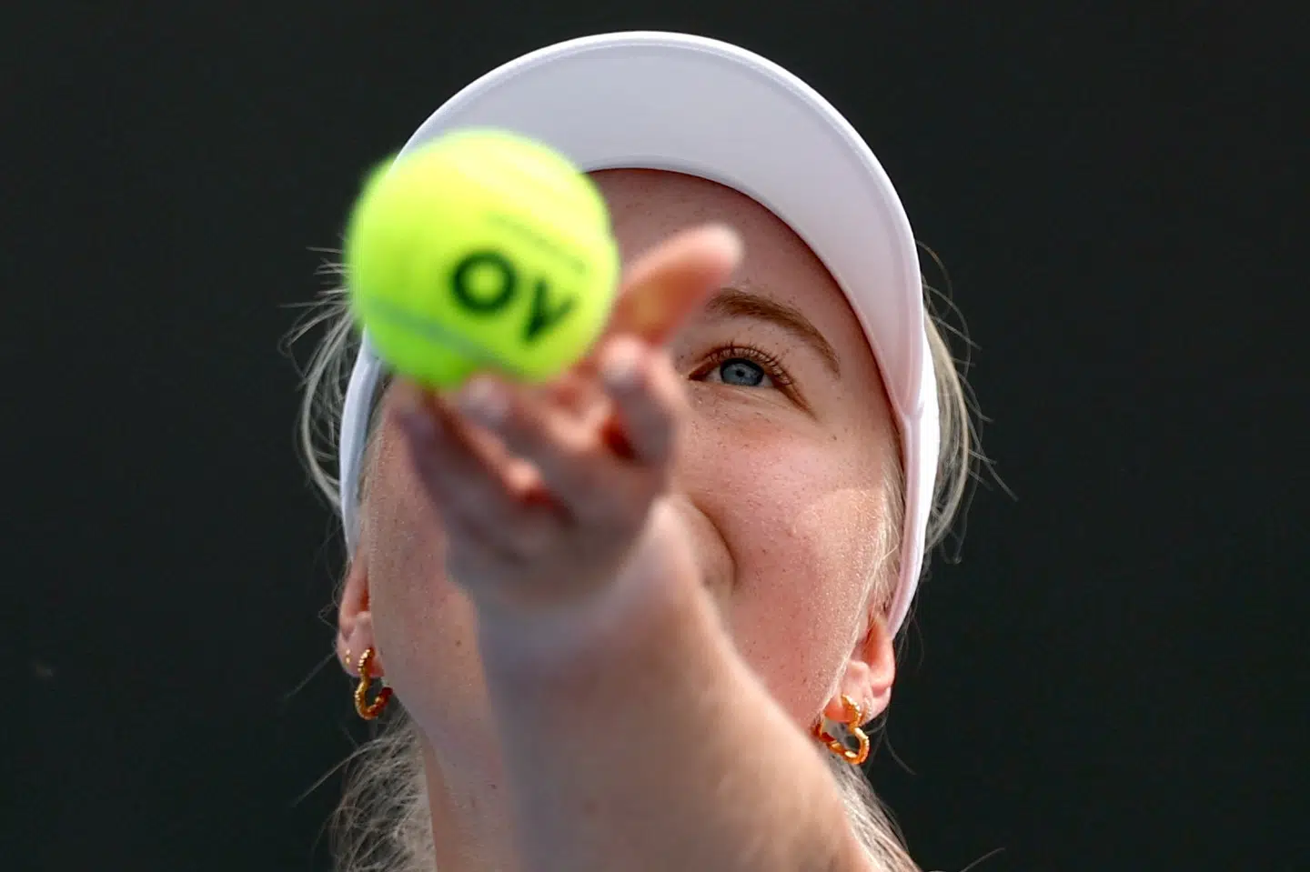 Clara Tauson vandt sin åbningskamp og er nået frem til anden runde i grand slam-turneringen Australian Open.