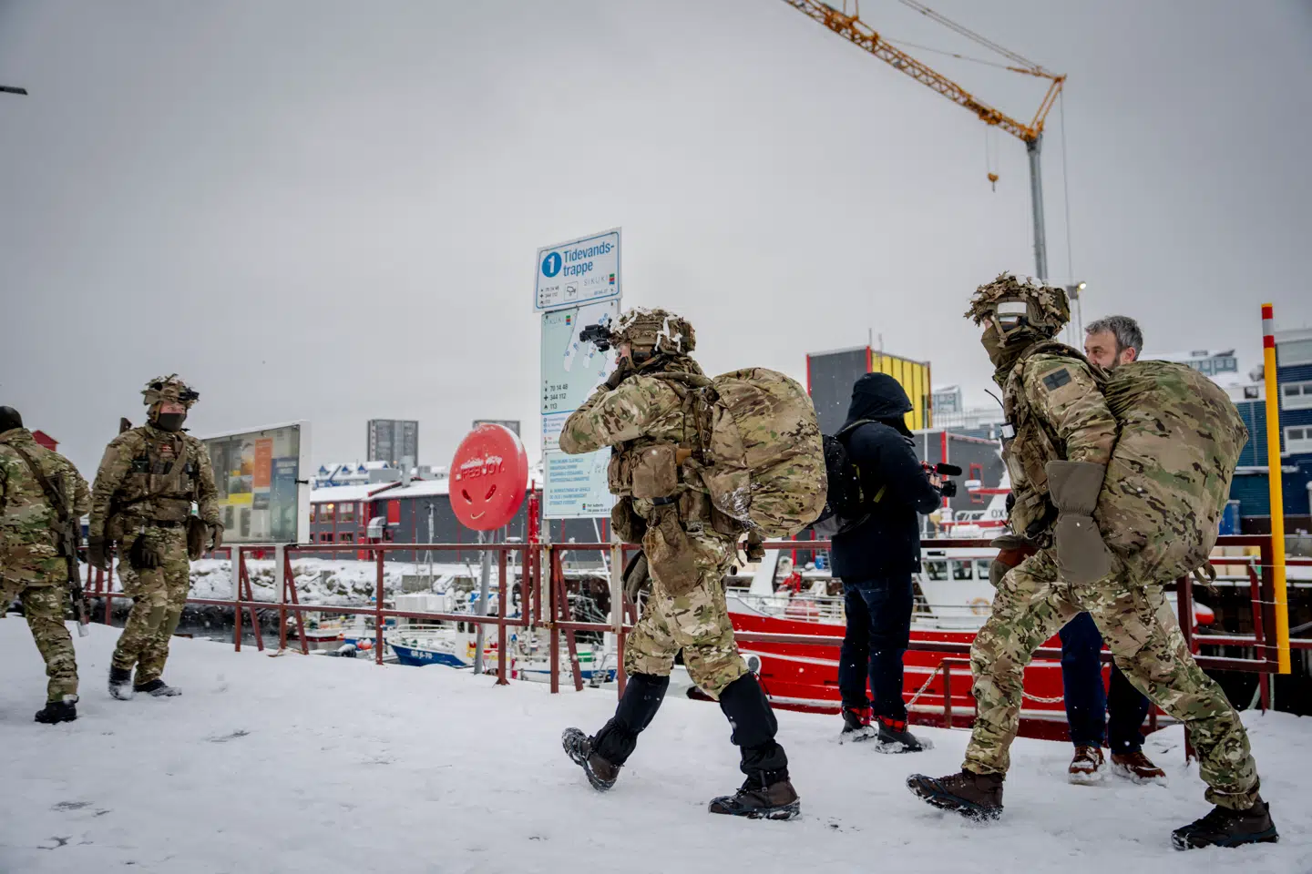 Danske soldater går i land i havnen i Nuuk, Grønland, søndag den 18. januar 2026. Forsvaret forøger aktivitetsniveauet i og omkring Grønland i tæt samarbejde med NATO-allierede. I september holdt de ligeledes en militærøvelse, hvor flere udenlandske journalister var inviteret med.