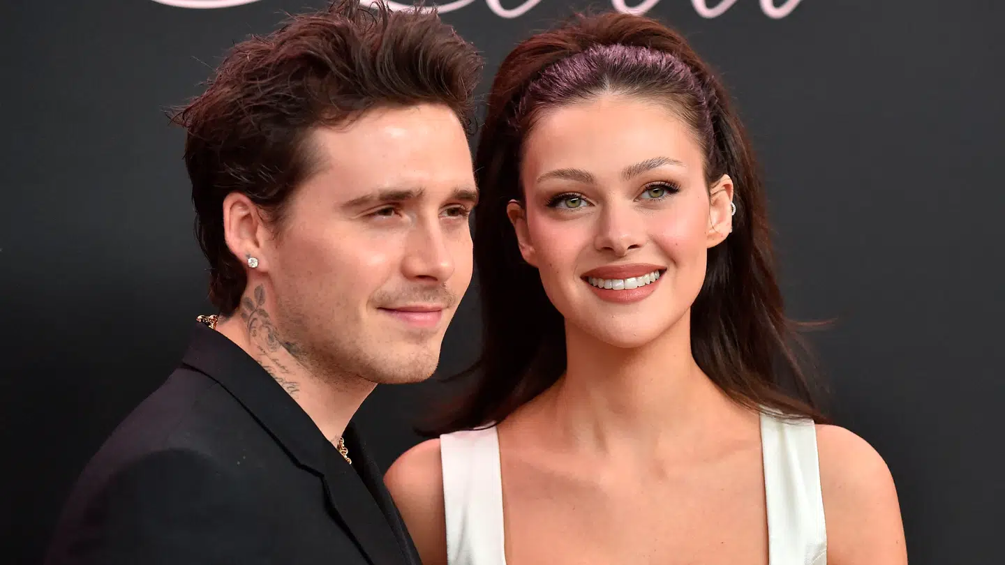 Brooklyn Beckham retter nu kritik mod sine forældre, der blandt andet lyder på anklager af upassende opførsel af Victoria Beckham sit bryllup med hustruen Nicola Peltz.