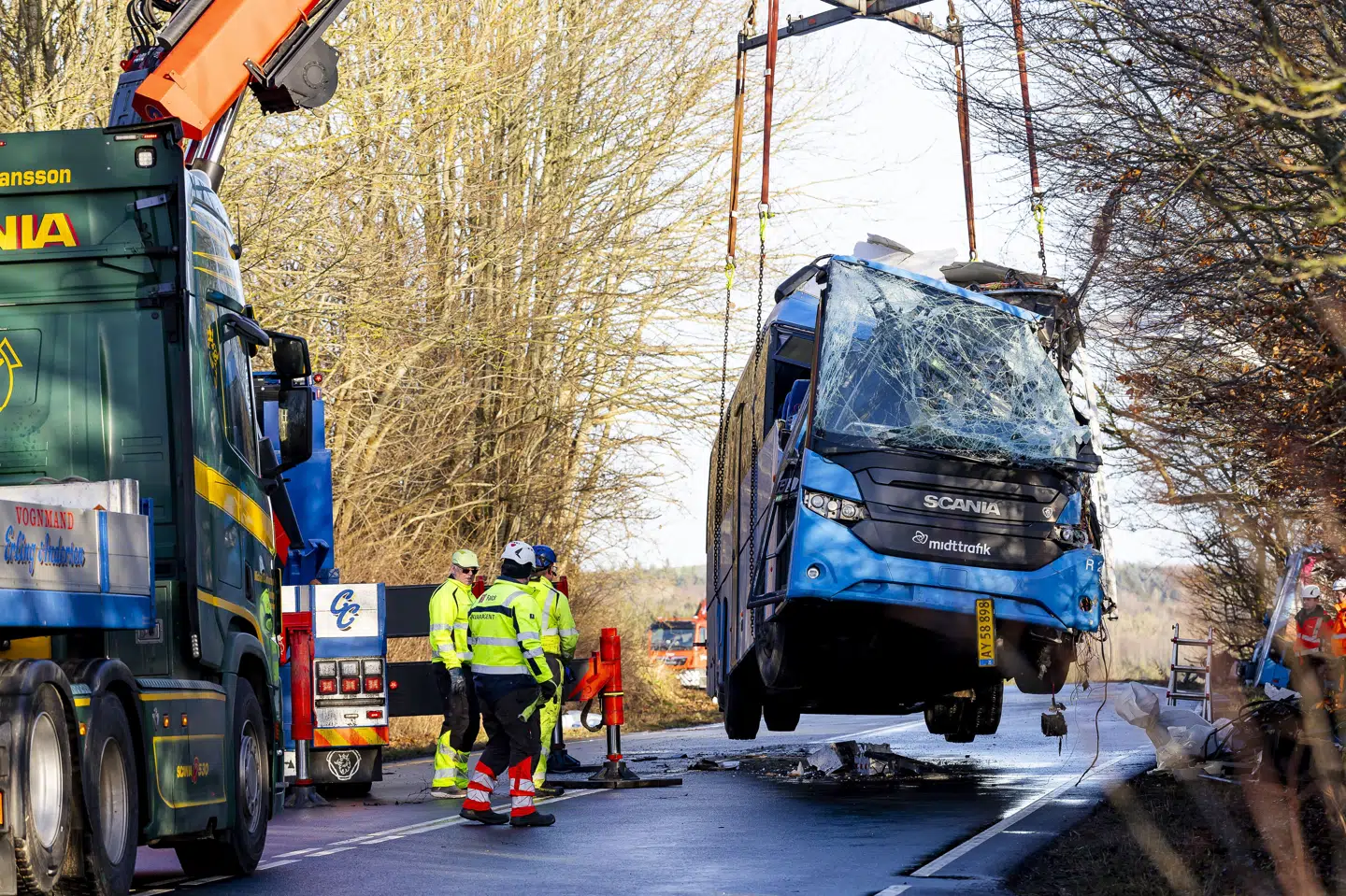 To busser fra selskabet GoCollective kolliderede onsdag i sidste uge på Landevejen i Hornslet nord for Aarhus. To personer omkom ved ulykken. (Arkivfoto).