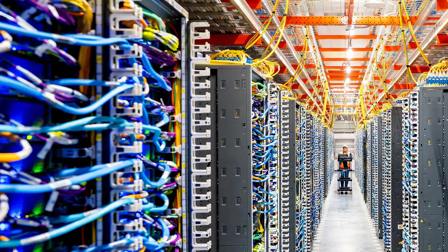 Ny flaskehals i AI-ræset: Fokus skifter nu fra chipsenes regnekraft til behovet for massiv hukommelseskapacitet.