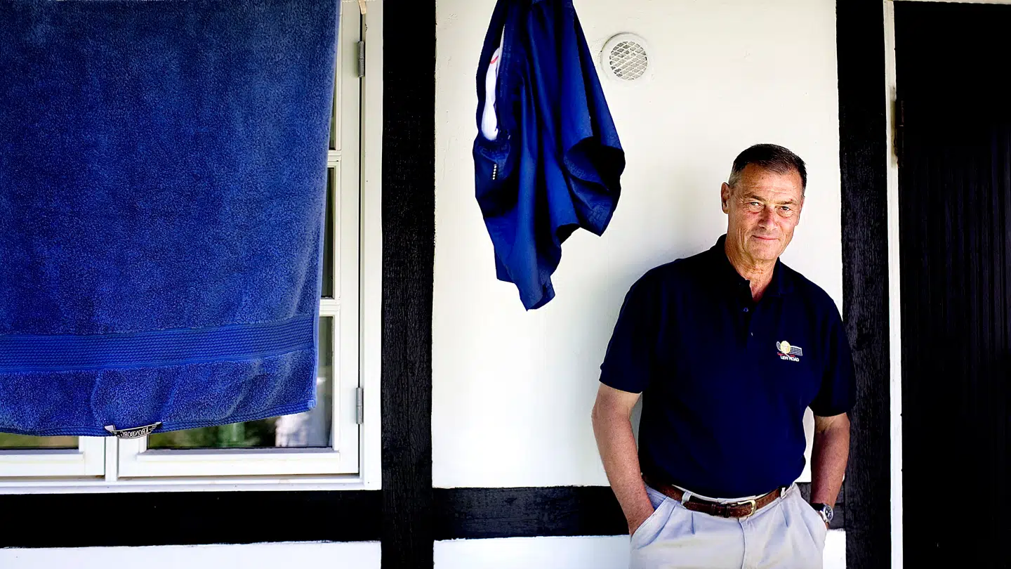 Asger Aamund ved familiens sommerhus i Tisvildeleje.