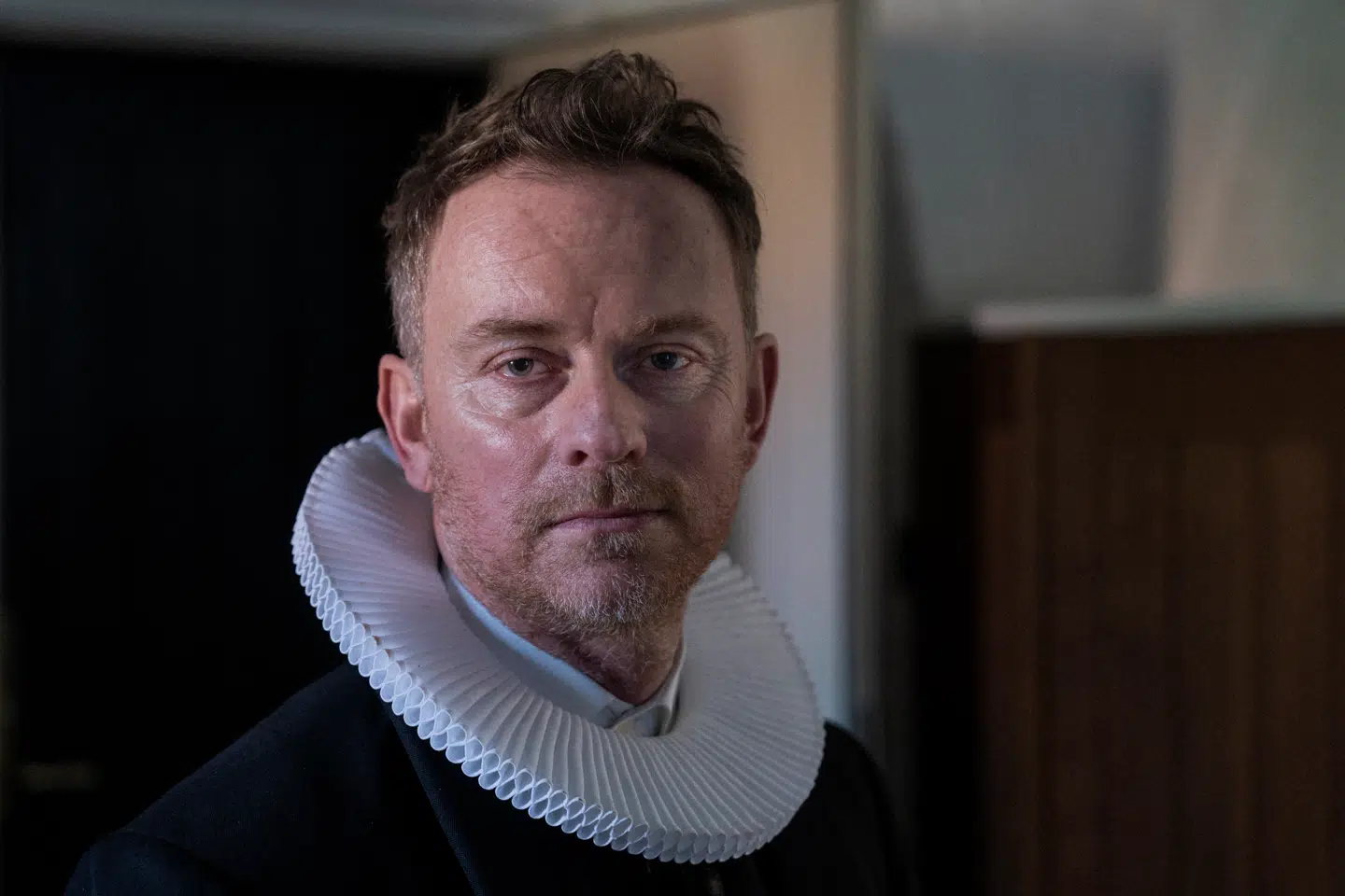 Når man træder ind på et hospital, opfører man sig på lange stræk på samme måde, som man gør i en kirke, mener Karsten Møller Hansen.