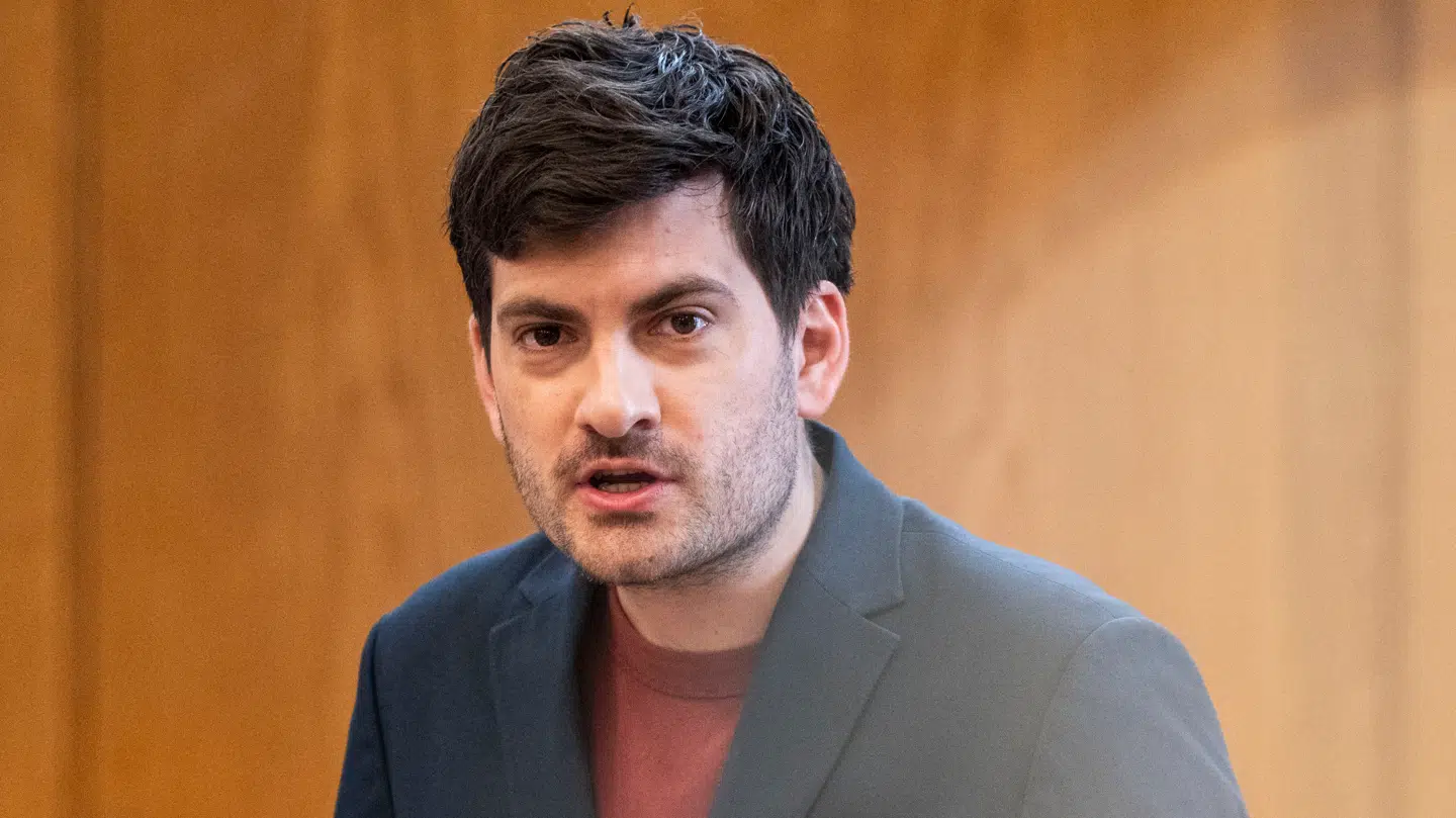 Socialdemokraternes Frederik Vad (S) under et møde i Folketingssalen på Christiansborg i København, fredag den 11. april 2025.