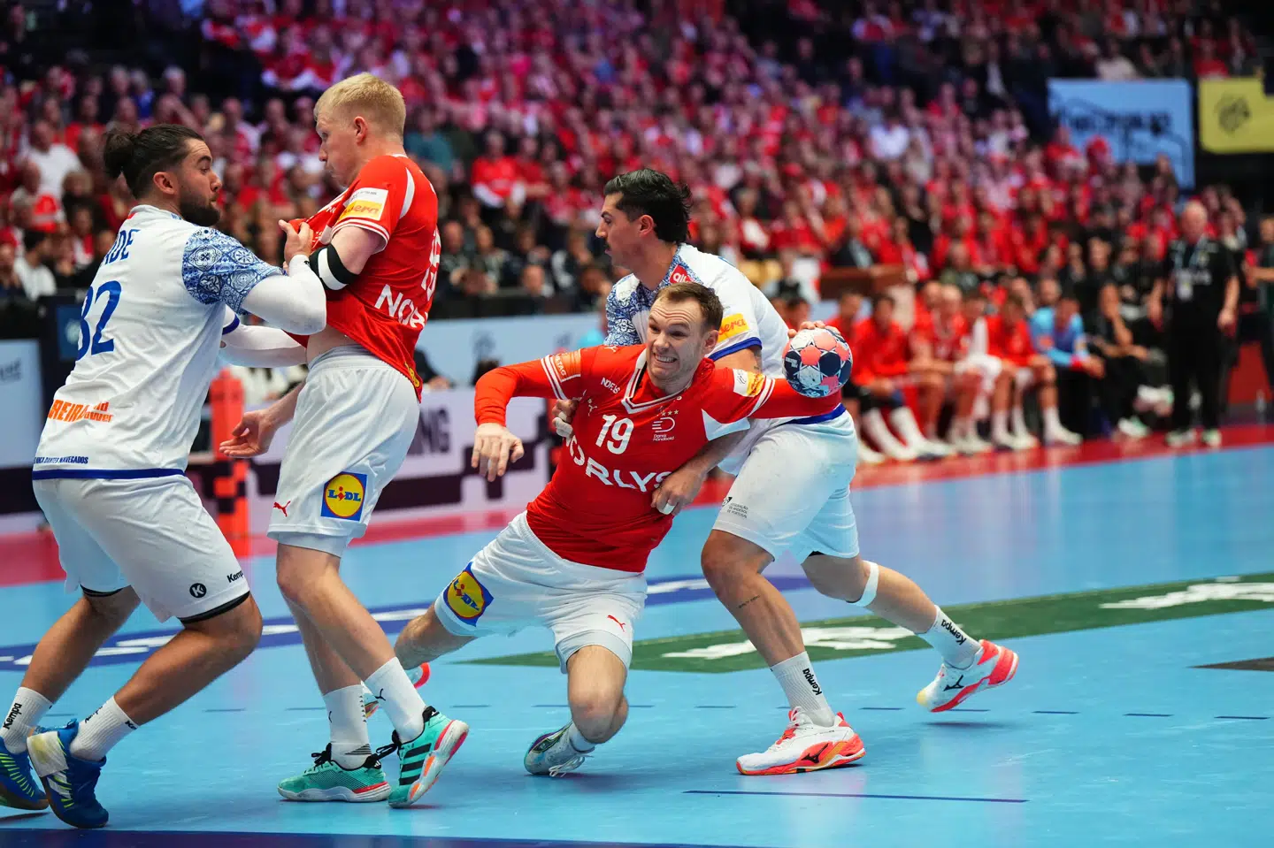 Mathias Gidsel og co. havde en vanskelig aften i Herning og er nu under maksimalt pres inden kampene i mellemrunden.