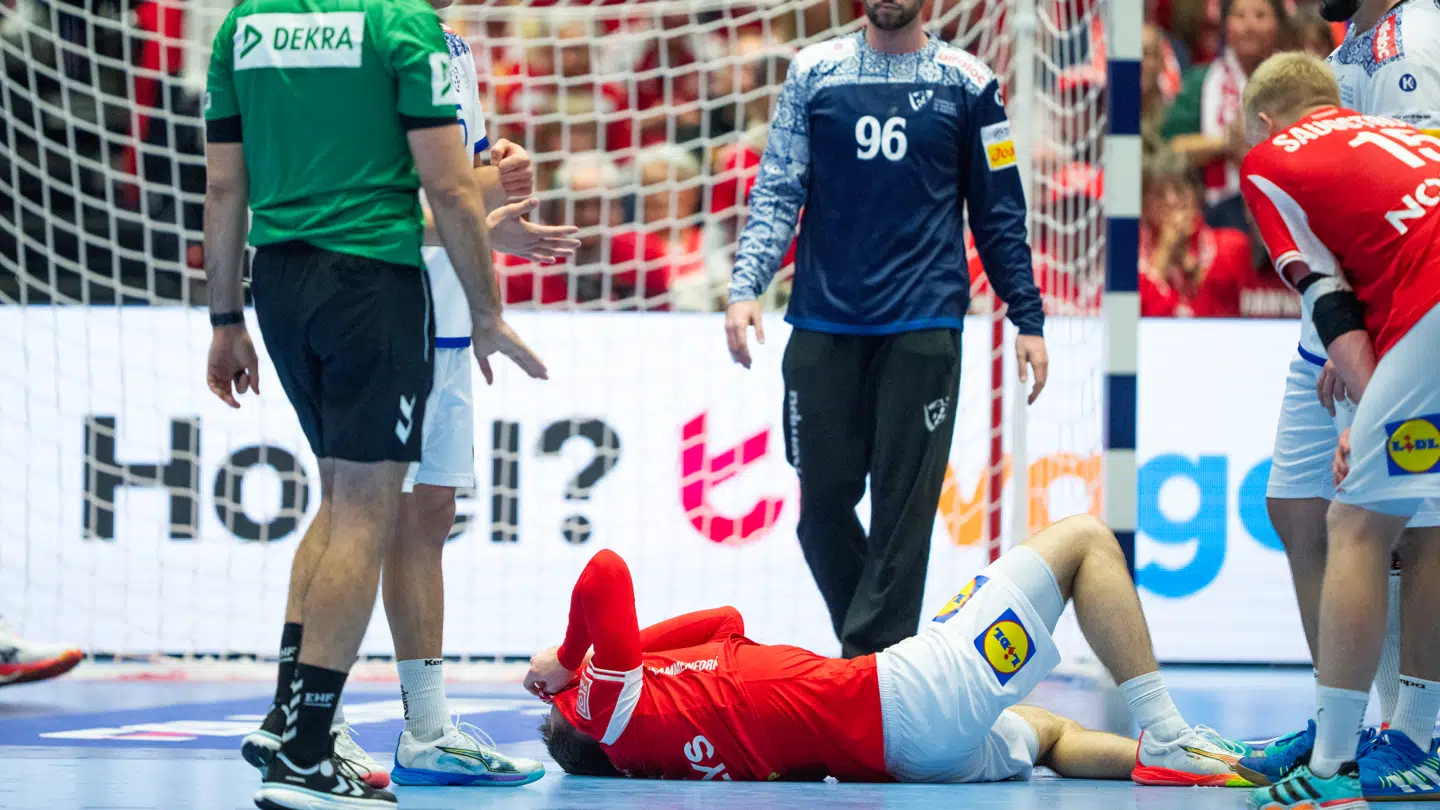 Mathias Gidsel blev ramt i ansigtet.