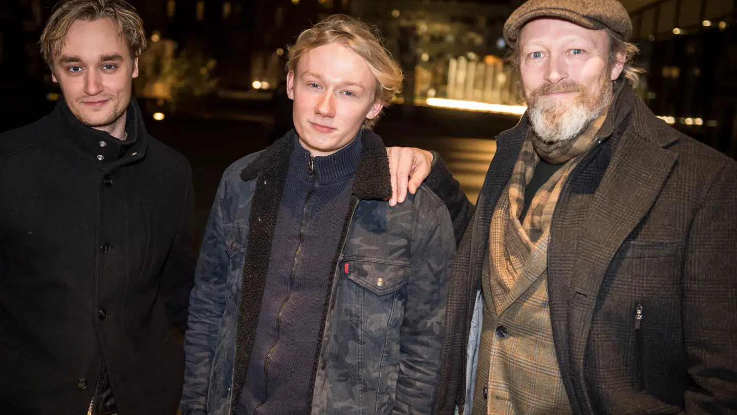 Lars Mikkelsen er ofte på lægterne. Her står han med sine sønner foran Royal Arena i København under håndbold-VM i 2019.