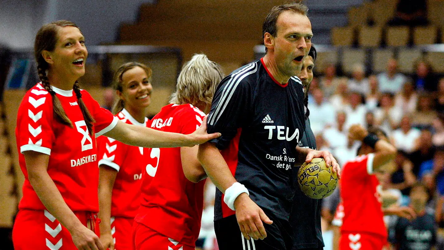 Niels Olsen under en stjernehåndboldkamp i Farum i 2003.