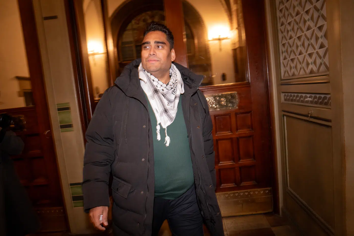 Sikandar Siddique blev valgt ind i Københavns Kommune ved det seneste kommunalvalg. Før valget blev der sået tvivl om hans boligforhold og dermed hans berettigelse til at stille op til valg i Københavns Kommune. Nu fortæller han sin side af sagen, men han løfter ikke sløret for det afgørende bevis.