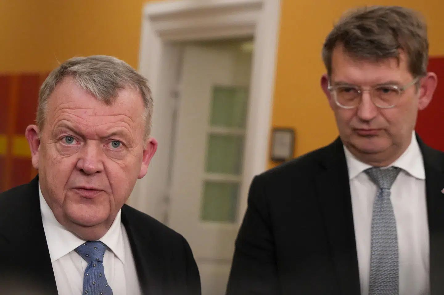 Udenrigsminister Lars Løkke Rasmussen (M) ser positivt på ytringer fra Donald Trump om, at toldkrig kan blive sat på standby.