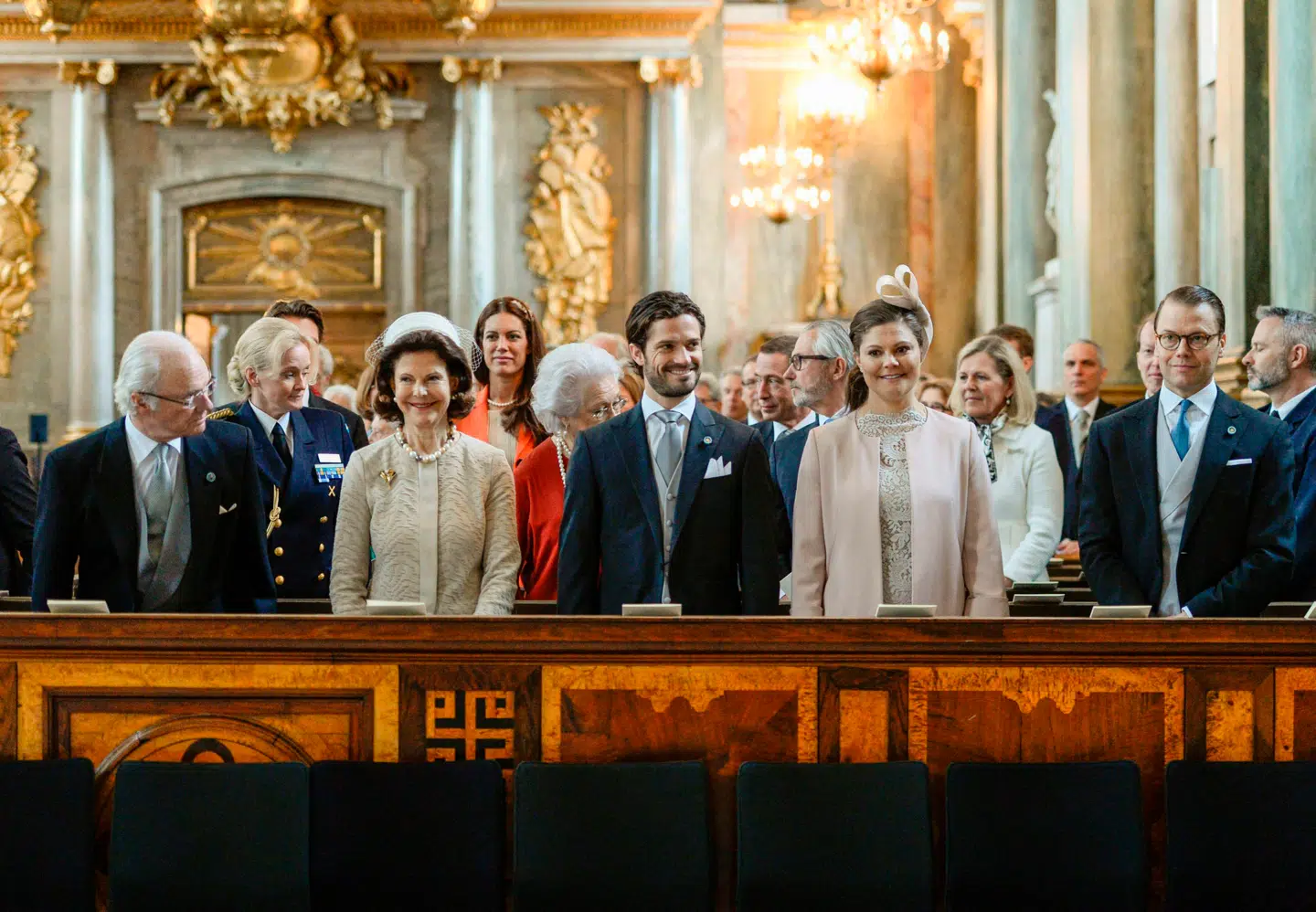 Den svenske kong Carl Gustaf og hans hustru dronning Silvia med to af deres børn, prins Carl Philip og kronprinsesse Victoria med ægtemanden prins Daniel til royal barnedåb i det svenske kongehus.