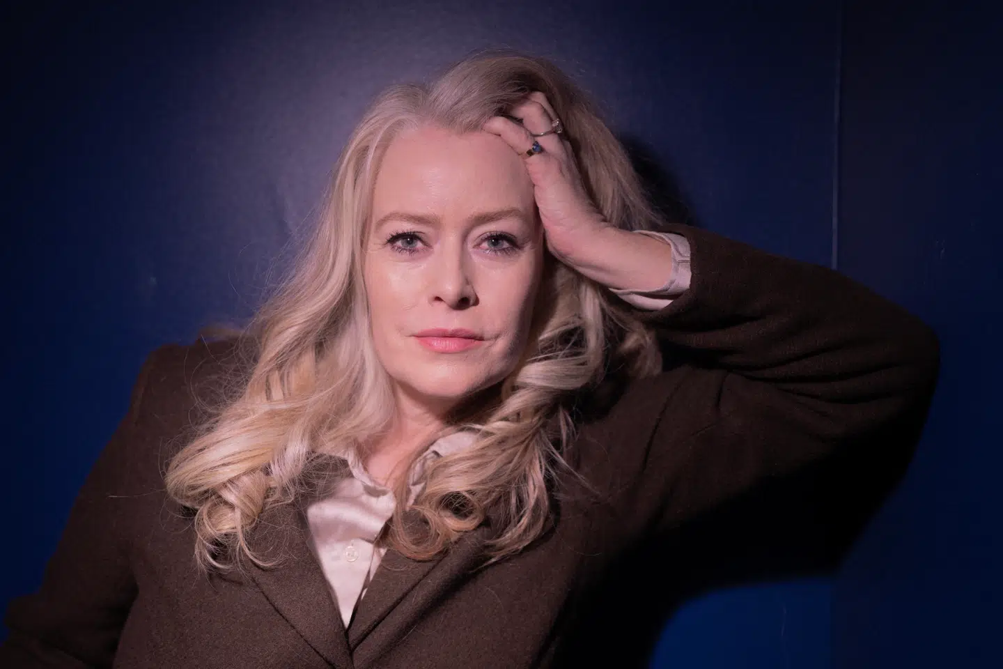 »Jeg har set mange kærlighedsfulde forhold dø i et forsøg på at kontrollere hinanden,« siger analytiker og podcastvært Anne Sofie Allarp i ét af sine ti kærlighedsbud.