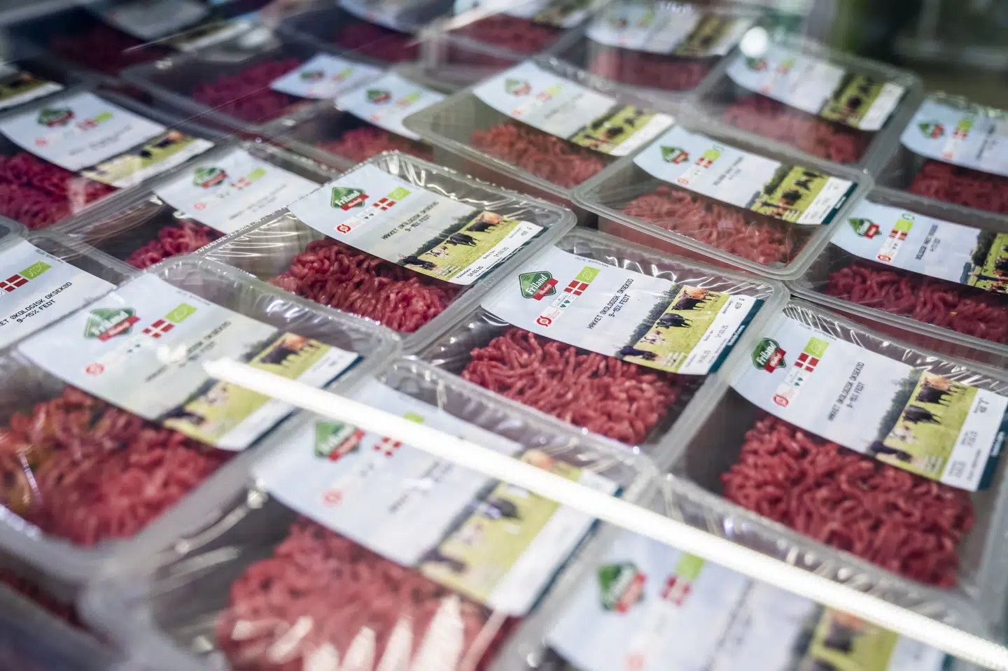 Selv om fødevareprisernes himmelflugt ser ud til at være stoppet for nuværende, har forbrugerne fortsat negative forventninger til deres den økonomiske udvikling i Danmark og i privatøkonomien. (Arkivfoto).