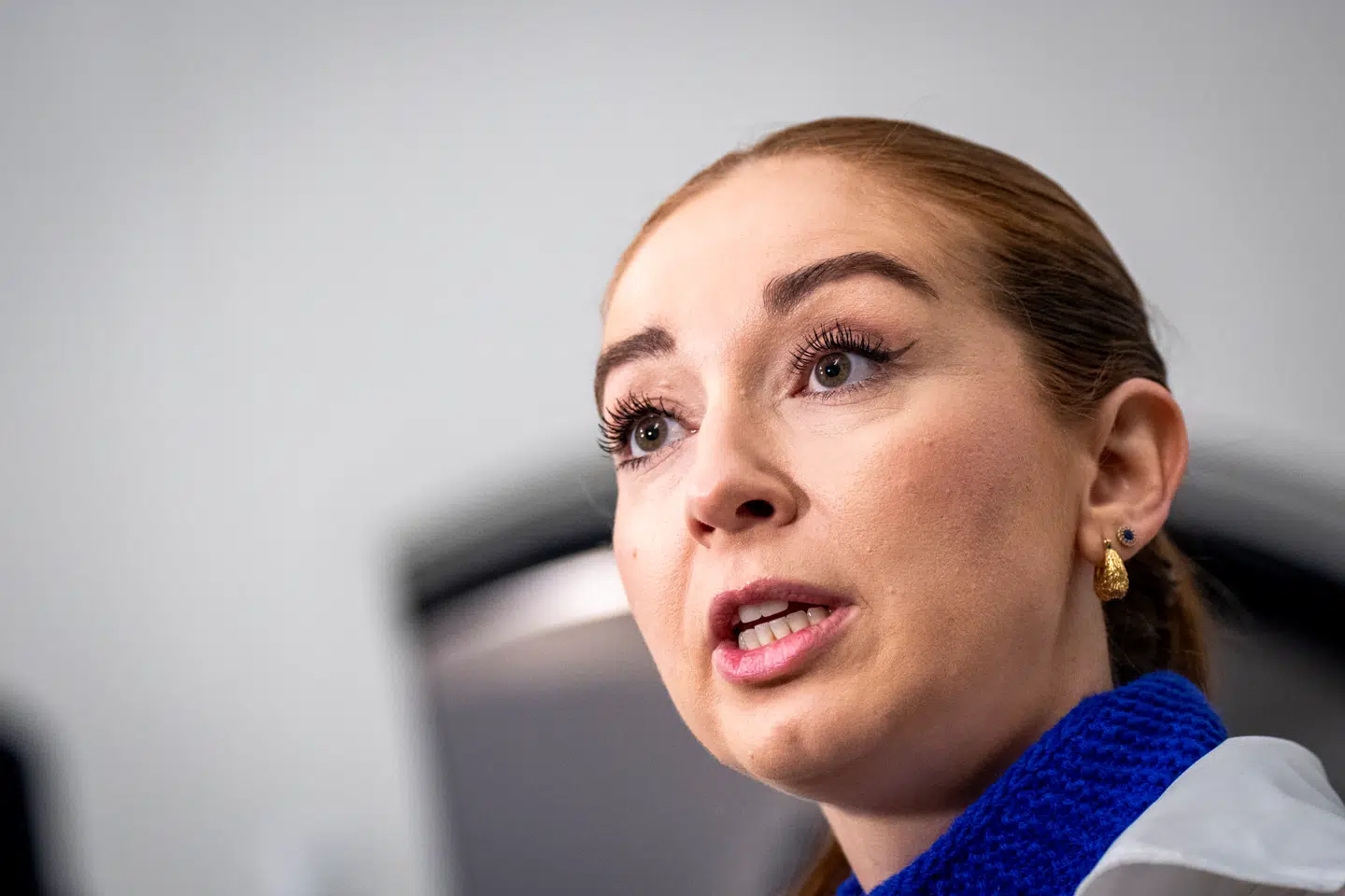 Den radikale politiker Samira Nawa har kastet sig ud i et digitalt projekt og annonceret »kønsskifte« på LinkedIn.