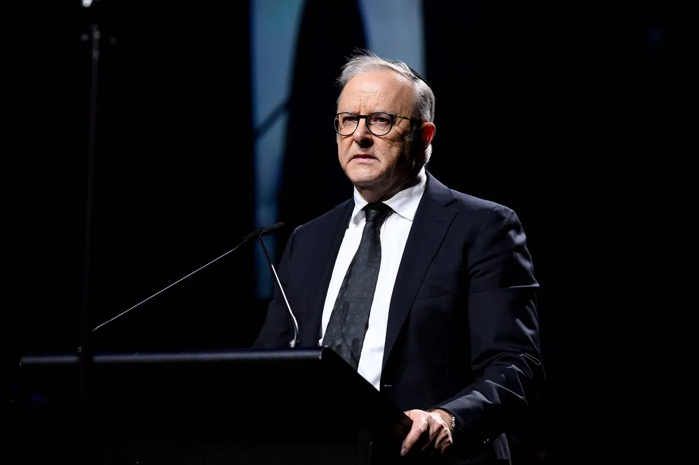 I Operahuset i Sydney undskyldte Anthony Albanese for, at det ikke lykkedes at beskytte jødisk festival mod angreb.