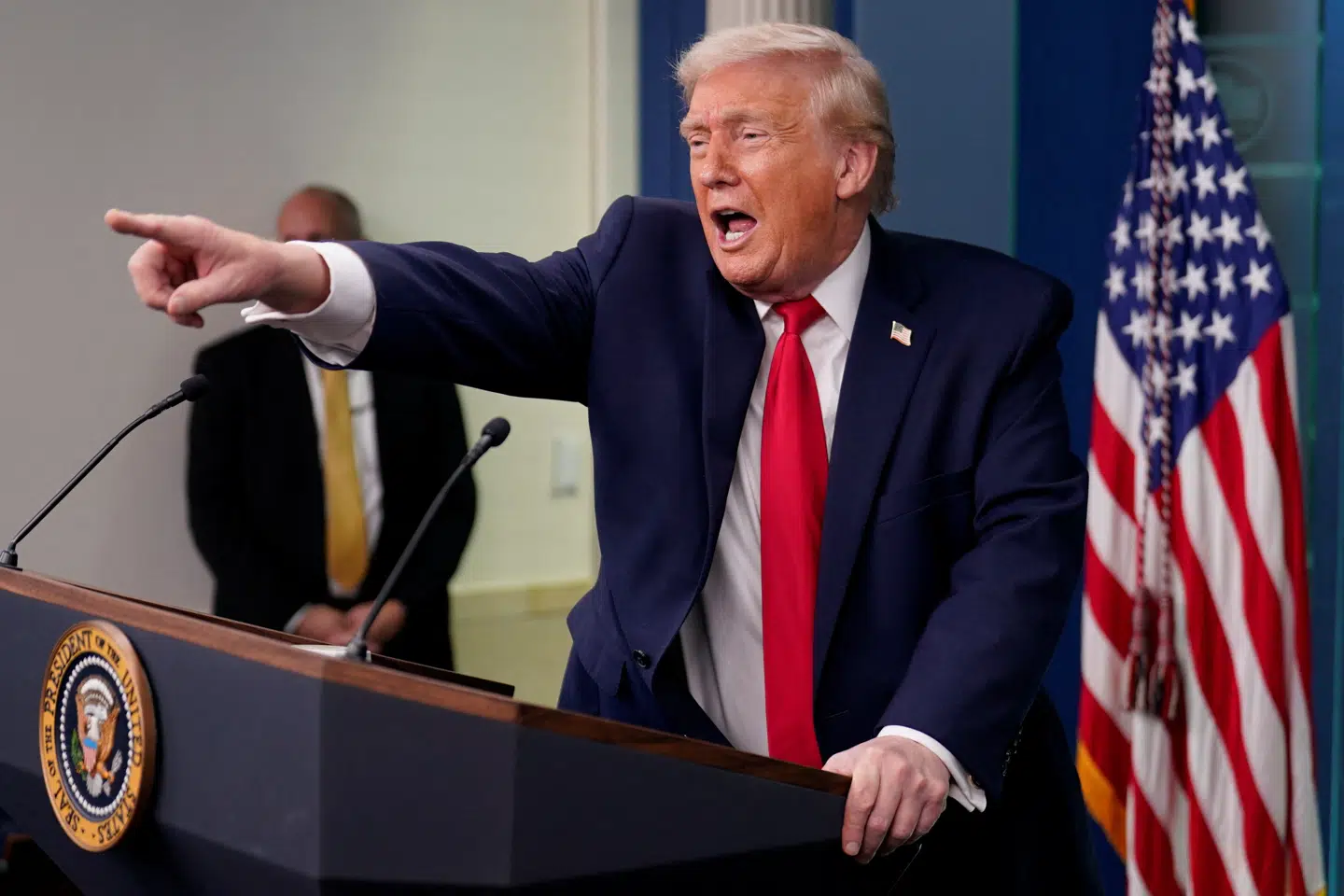 Donald Trumps annoncering og siden annullering af toldsatser mod blandt andre Danmark markerer et skift, som rækker langt ud over dansk økonomi, skriver Kristian Weise. Foto: Nathan Howard/Reuters/Ritzau Scanpix