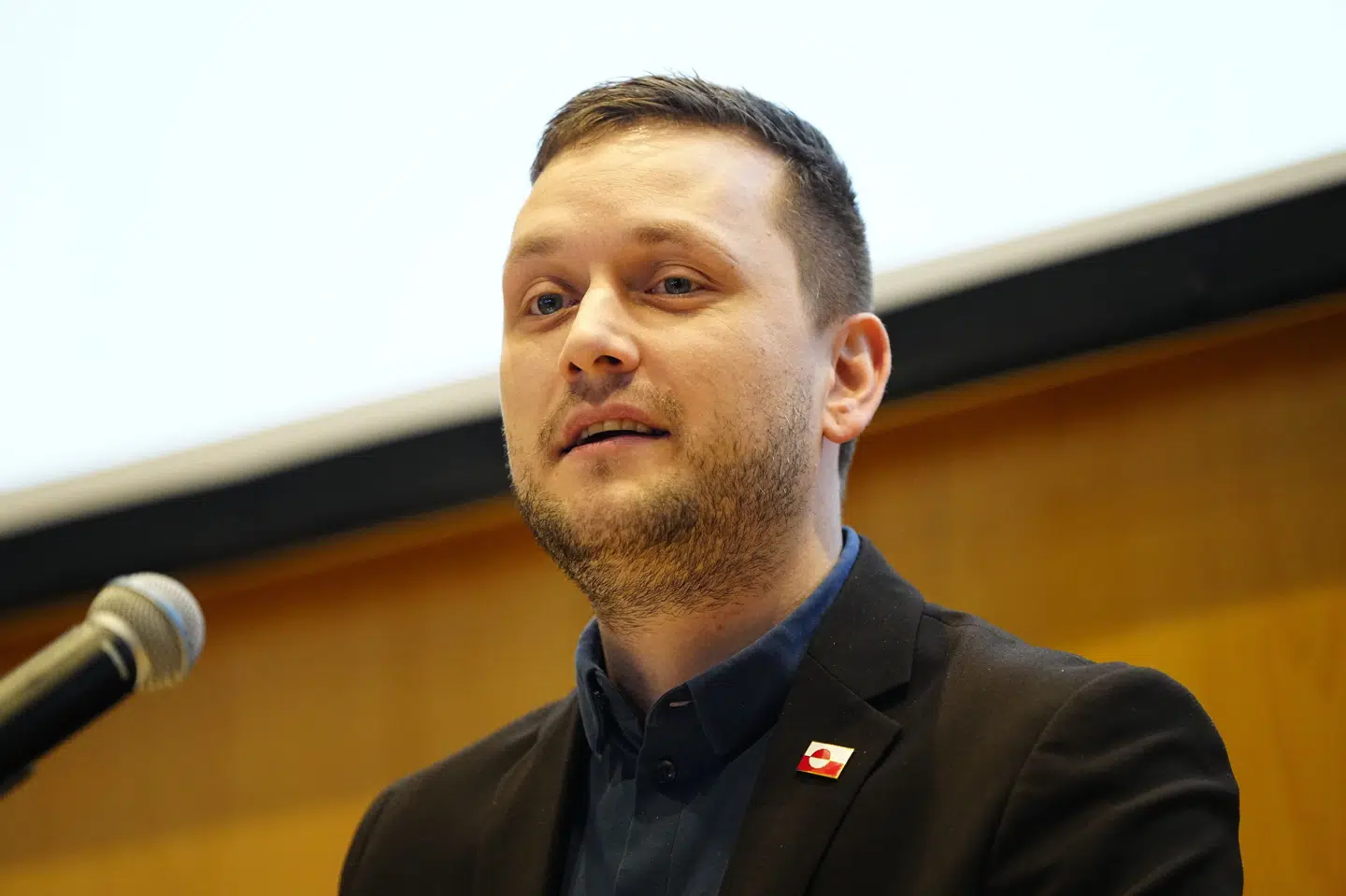 Grønlands regeringschef, Jens-Frederik Nielsen, på et pressemøde torsdag i Nuuk, hvor flere danske, grønlandske og internationale medier var til stede.