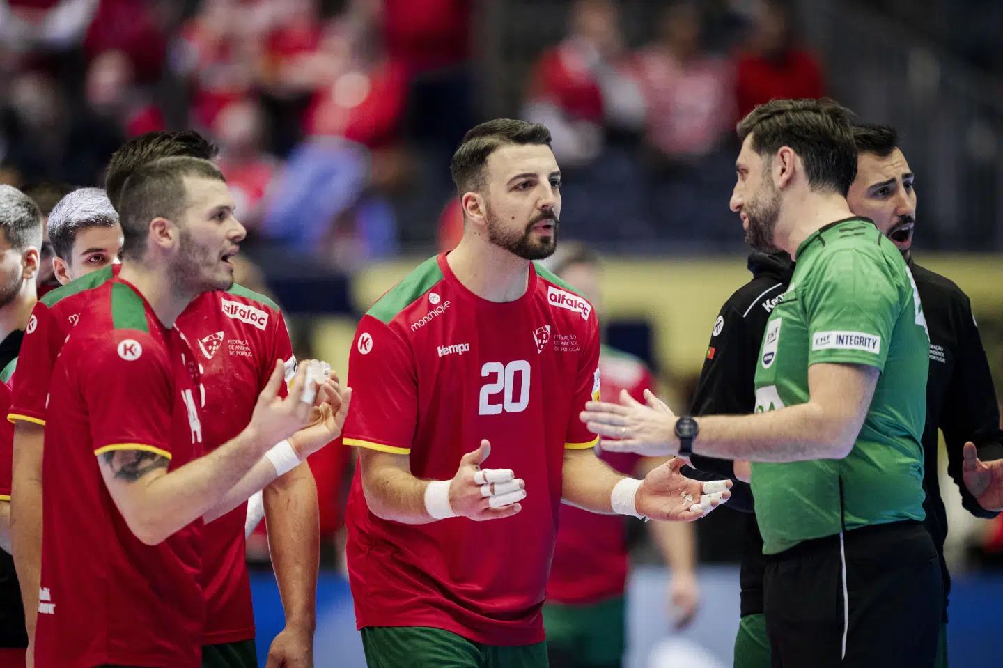 Portugiserne brokkede sig højlydt til dommeren efter nederlaget til Tyskland.