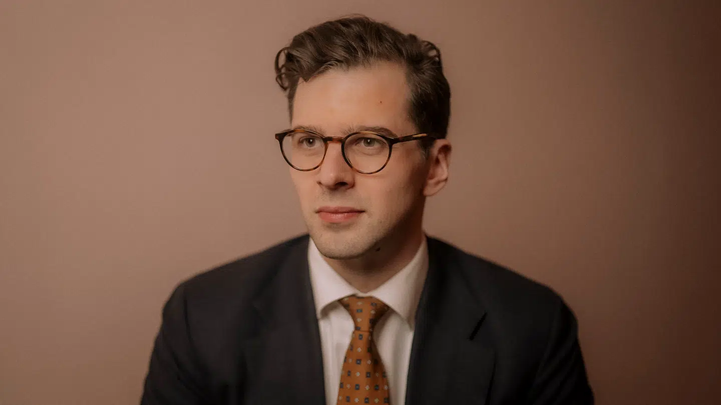 Alex Vanopslagh, partileder for Liberal Alliance, mener, at regeringspartierne kæmper for at vinde æren.