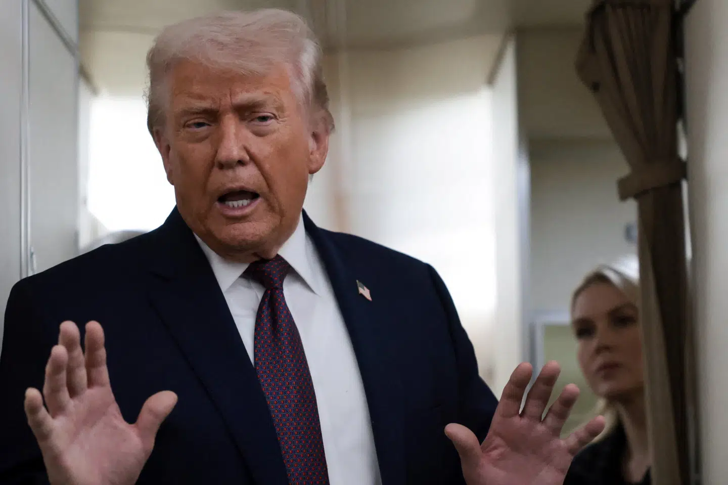 Trump taler på præsidentflyet Air Force One med journalister på vej væk fra topmøde i Davos, som i høj grad var præget af den amerikanske præsidents tilstedeværelse og udtalelser om alt fra Grønland til Afghanistan. (Arkivfoto).