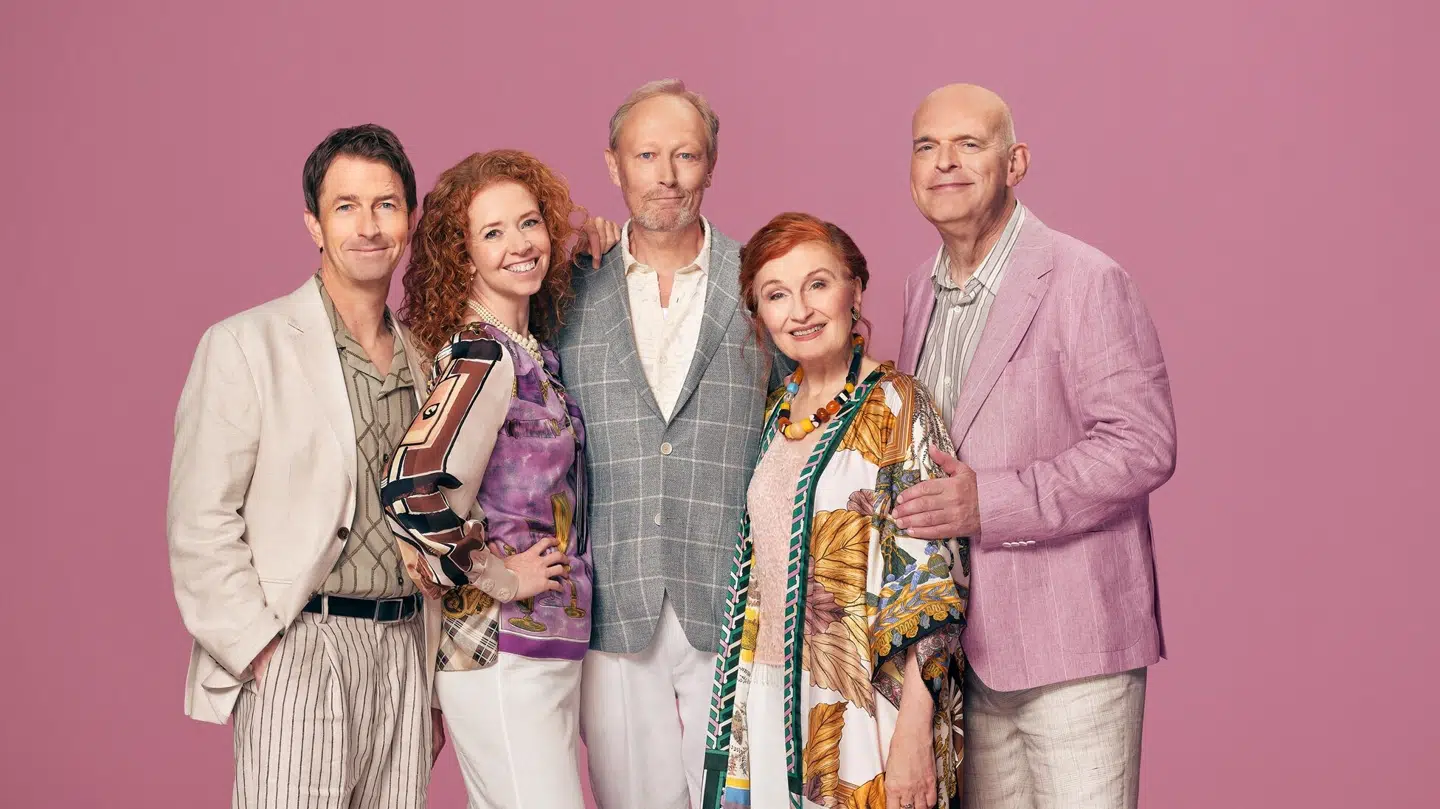 Johanne Louise Schmidt med resten af årets Cirkusrevy-hold.