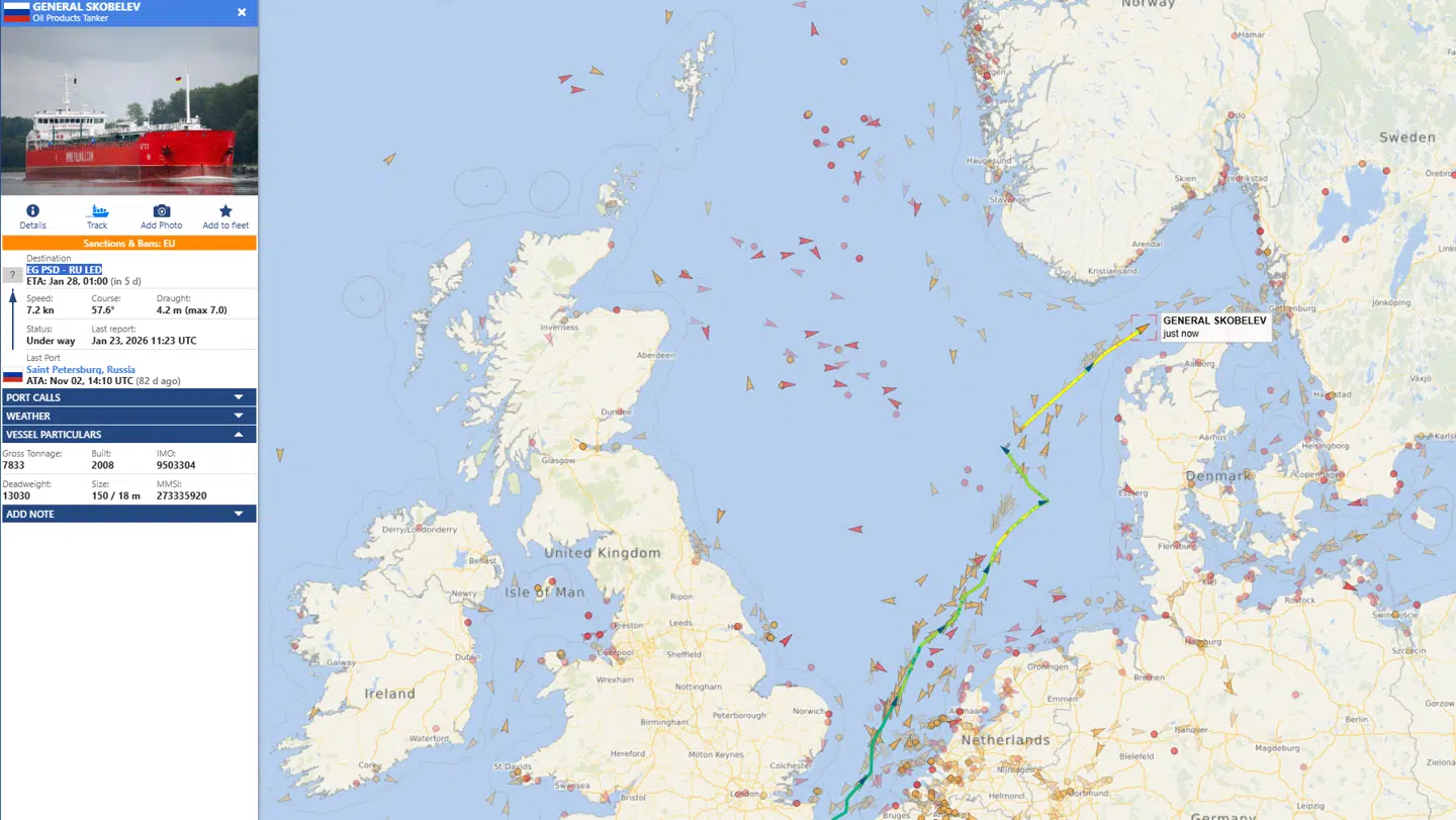 Skibet var ifølge Sky News forfulgt af den britiske flåde og en helikopter.