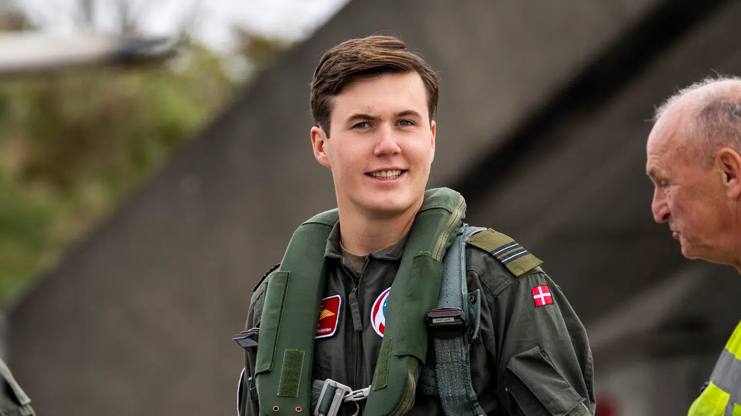 Kronprins Christian fortsætter sin militærtjeneste i Livgarden.