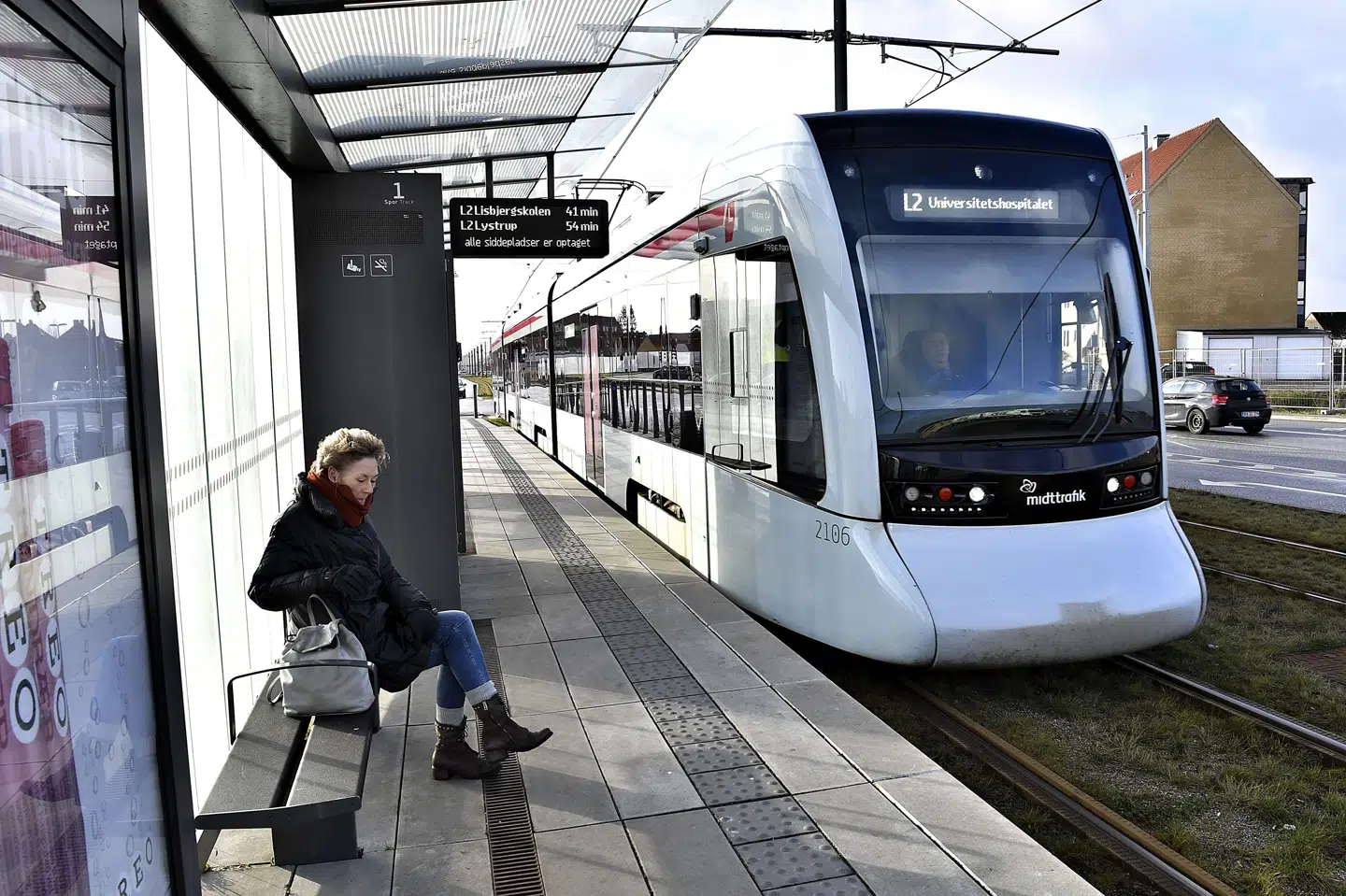 Færre afgange giver overfyldte tog hos Aarhus Letbane, der kører med reduceret drift frem til sommer. (Arkivfoto).