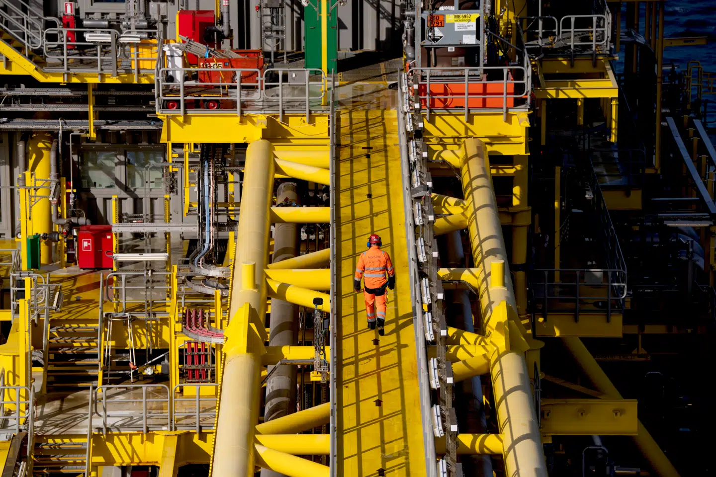 De seneste uger er gaspriserne steget i Europa, og samtidig er lagrene ved at blive tømt. Det skyldes hård konkurrence på det globale marked og risiko for, at den amerikanske eksport rammes af en vinterstorm.