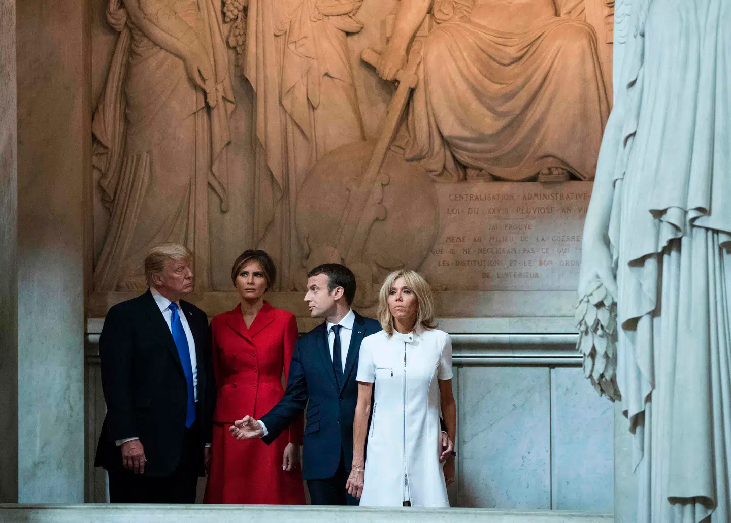 Ledsaget af det franske præsidentpar besøgte Donald og Melania Trump i 2017 den franske kejser Napoleon Bonapartes mausoleum i Paris. I en ny bog peger en internationalt anerkendt idéhistoriker netop på Napoleonskrigenes som afgørende for skabelsen af Vesten og den vestlige identitet, som Trump har kastet ud i en krise med sit krav om Grønland. Men Vesten vil bestå, hævder den græske idéhistoriker Georgios Varouxakis.