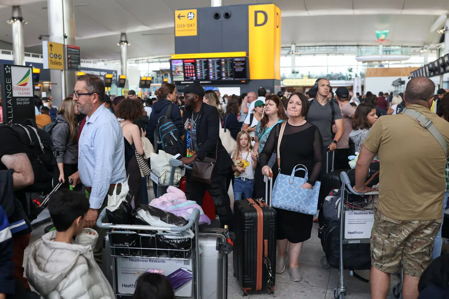 Det er blevet lidt lettere at rejse med fly fra Heathrow Lufthavn, som har lempet sine regler for væske i håndbagagen. (Arkivfoto).
