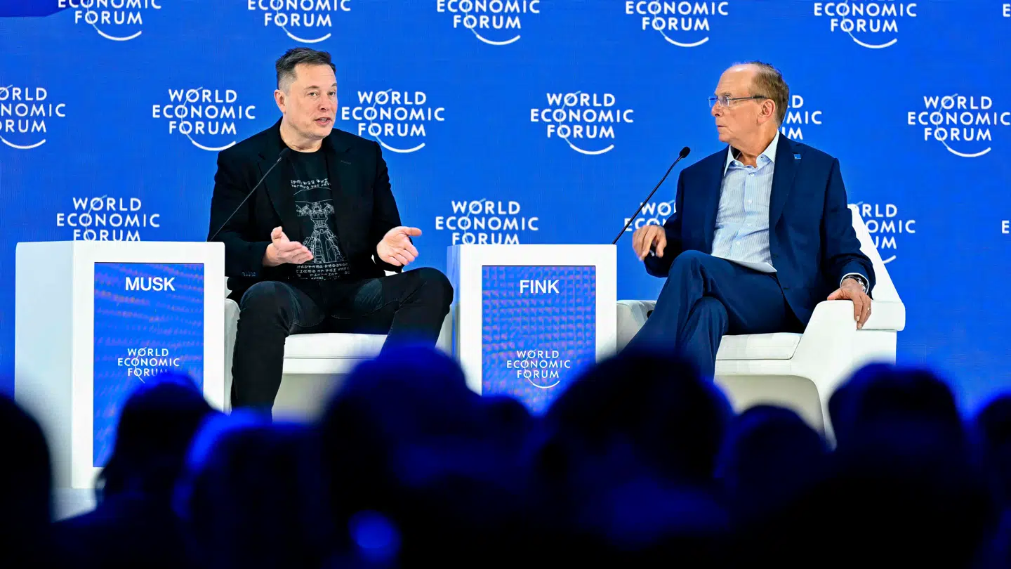 Elon Musk blev i Davos interviewet af BlackRock chef Larry Fink.