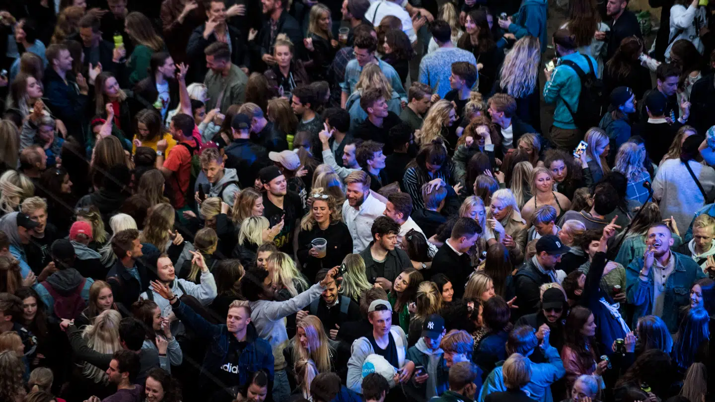 Føler du dig udenfor, selvom når du står midt i en fest? Måske er du otrovert.