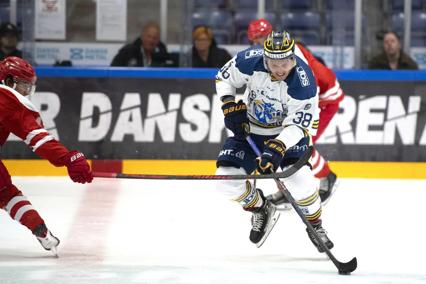 Morten Poulsen har rundet de 37 år, og fredag aften viste han rutinen, da han var den eneste, der eksekverede på straffeslag, da Herning vandt i Odense. (Arkivfoto).