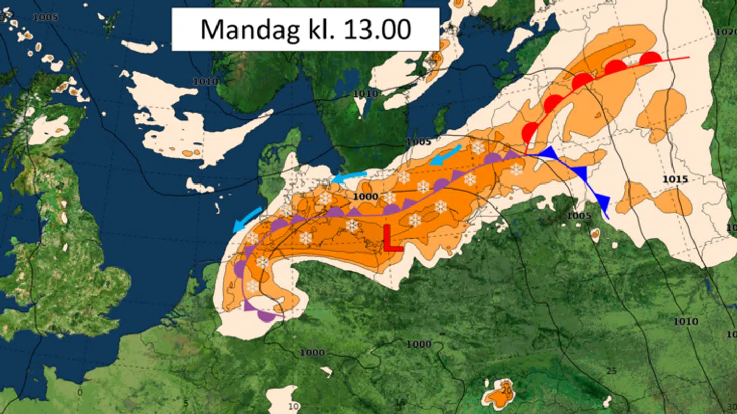 Her ses DMIs seneste bud på mandagens snevejr og mulige snestorm. Det orange område indikerer sne.