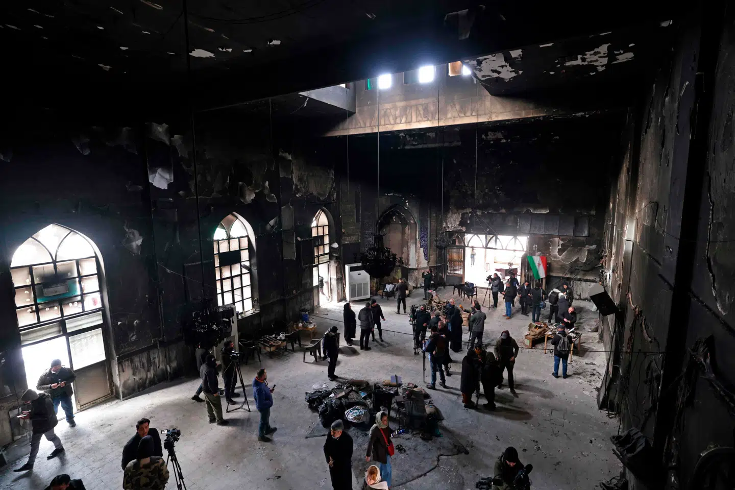 De iranske myndigheder viser ødelæggelser frem til udenlandske medier i Teheran. Det iranske styre beskylder USA og Israel for at stå bag protesterne, som ifølge menneskeretsorganisationer har kostet tusinder af iranere livet.