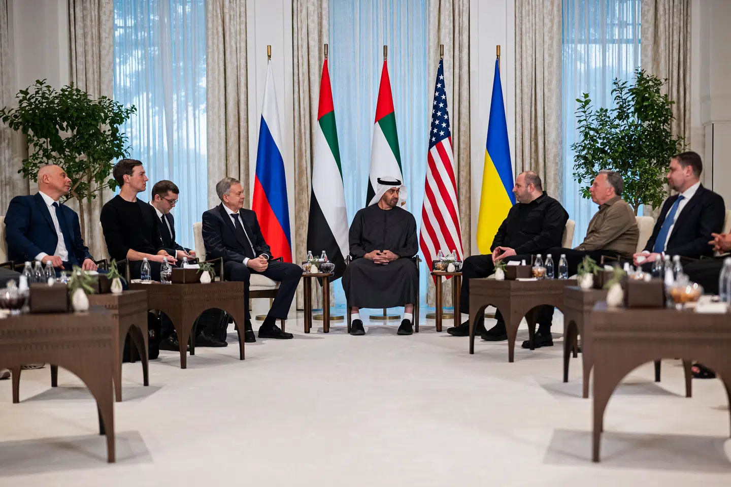 Forhandlinger om en afslutning på krigen i Ukraine begyndte fredag, hvor billedet her er fra, mellem Ukraine, Rusland og USA. (Arkivfoto).