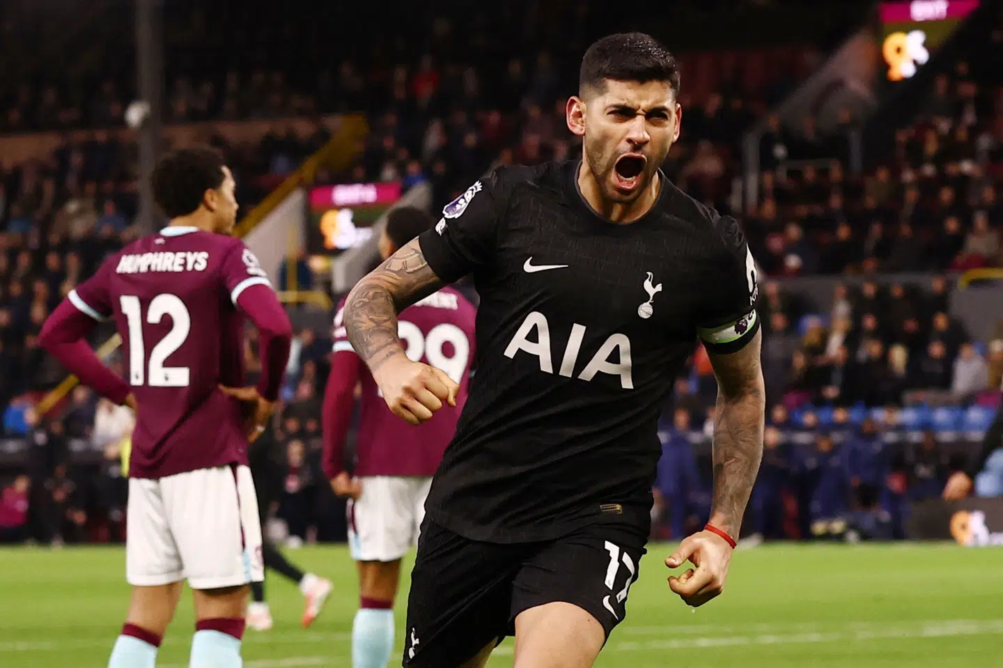 Cristian Romero scorede for tredje kamp i træk, da han i slutminutterne skaffede Tottenham 2-2 i Burnley.