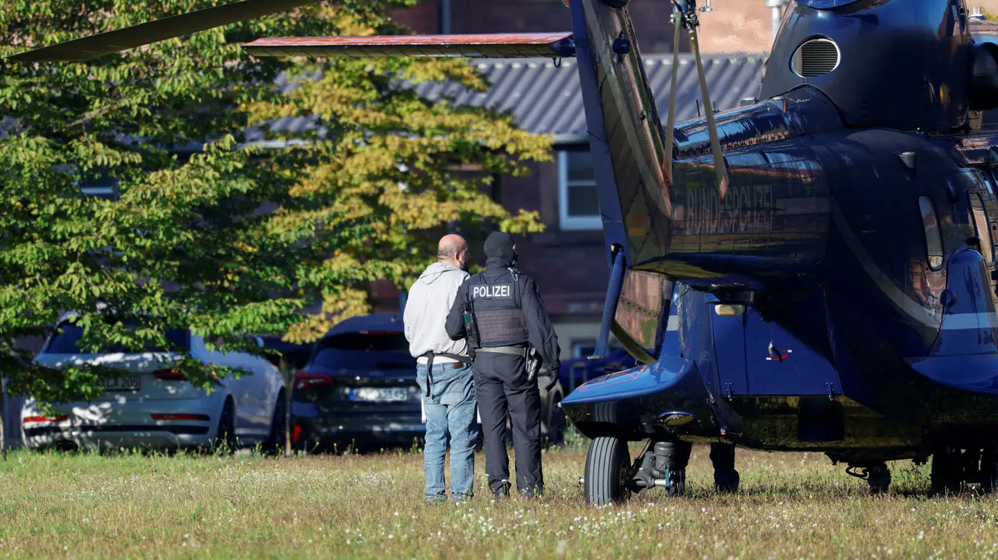 Under strenge sikkerhedsforanstaltninger blev en de tidligere anholdte i den tysk-danske sag om formodede terrorplaner i oktober fløjet i helikopter fra Berlin til forbundsdomstolen i Karlsruhe for at blive varetægtsfængslet.