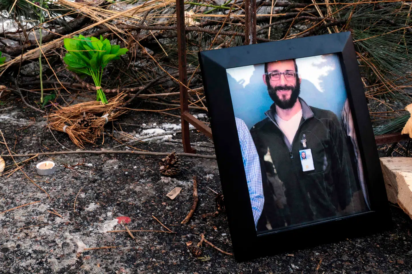 »Få venligst sandheden frem om vores søn. Han var en god mand,« lyder appellen fra Alex Prettis familie, efter han lørdag blev skudt og dræbt i Minneapolis.