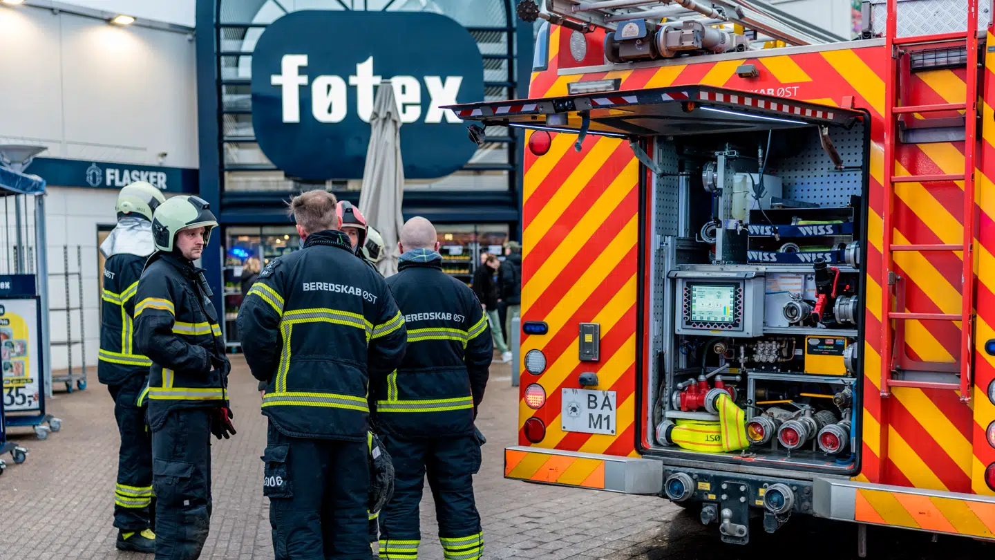 Der er søndag opstået en brand i nogle indkøbskurve ved Føtex i Lautrupcentret i Ballerup.