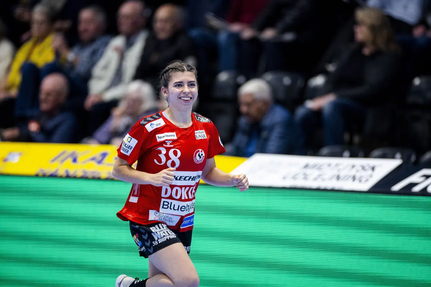 Team Esbjergs 21-årige schweizer Mia Emmenegger dominerede offensivt i første halvleg af Champions League-kampen mod DVSC Schaeffler. (Arkivfoto).