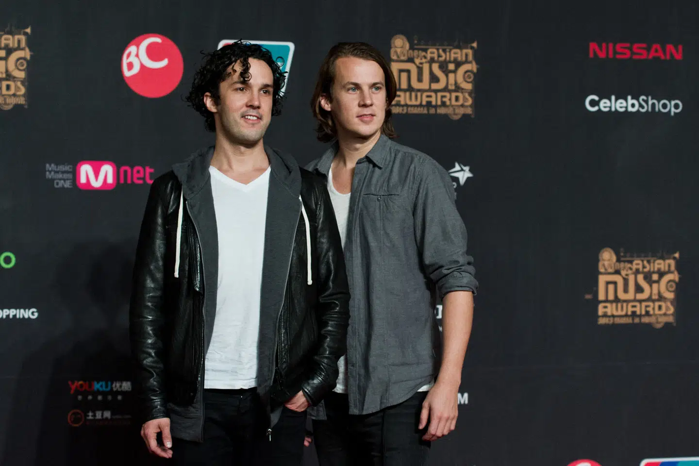 Den norske musikerduo Ylvis trak sig tidligere i januar fra Norges Melodi Grand Prix. Her ses de fotograferet i 2013 til en prisuddeling Hongkong. (Arkivfoto).