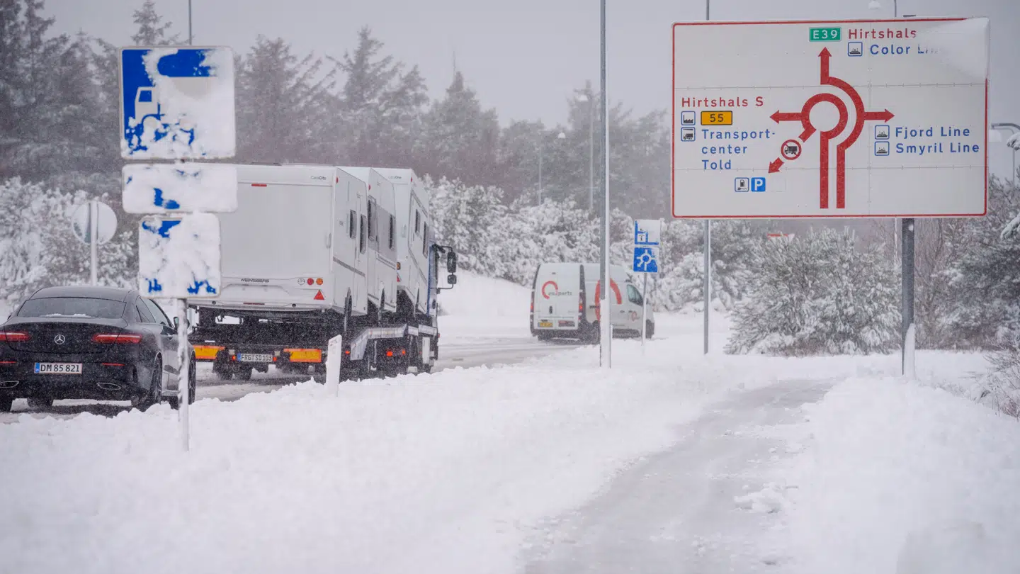 DMI har varslet snestorm flere steder i landet fra mandag morgen, og det har fået en politikreds til at komme med en opfordring.
