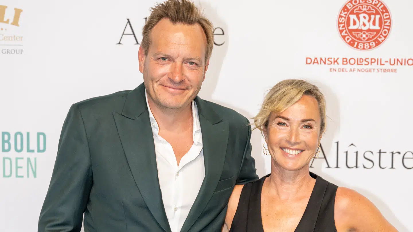 TV 2-korrespondent Rasmus Tantholdt og tv-vært Natasja Crone er forhindret i at rejse hjem fra deres ferie.