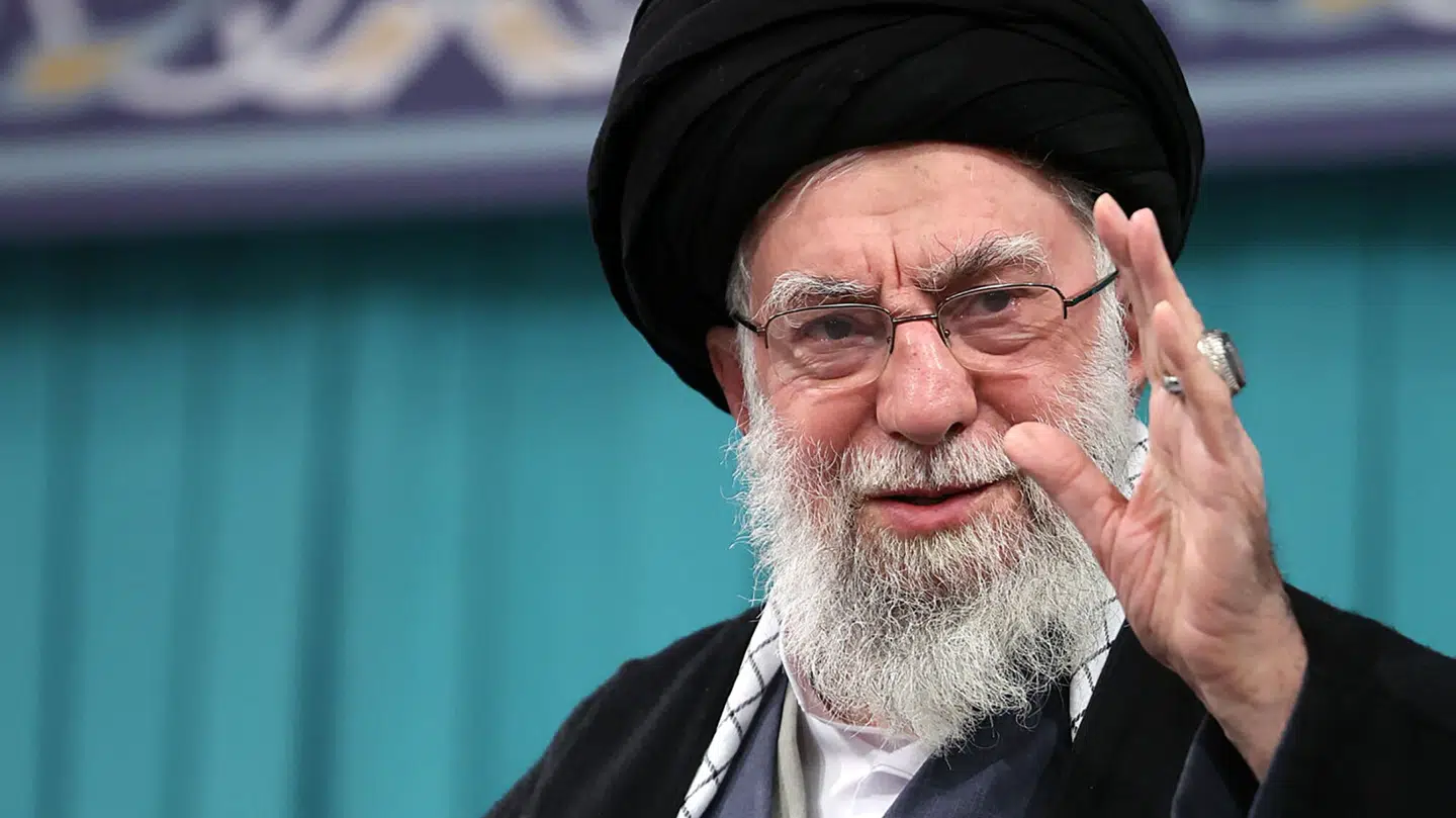 Ayatollah Ali Khamenei har gemt sig.