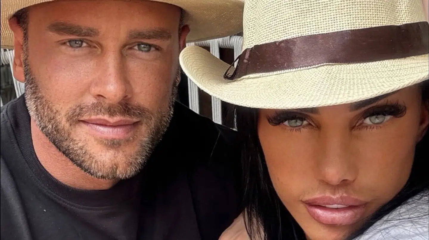 Katie Price er blevet gift med forretningsmanden Lee Andrews.