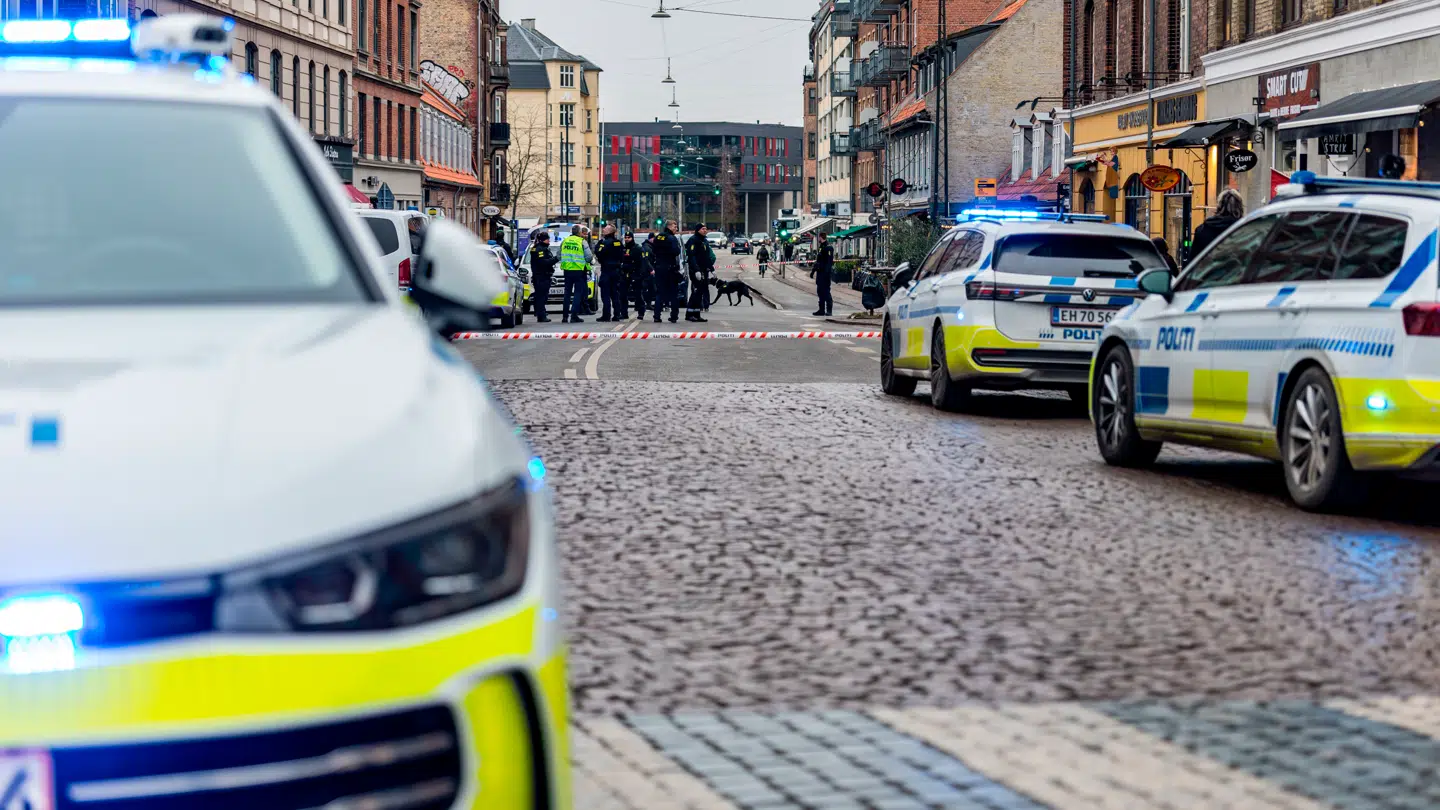 Politi og beredskab arbejder på Valby Langgade i København, mandag den 26. januar 2026.