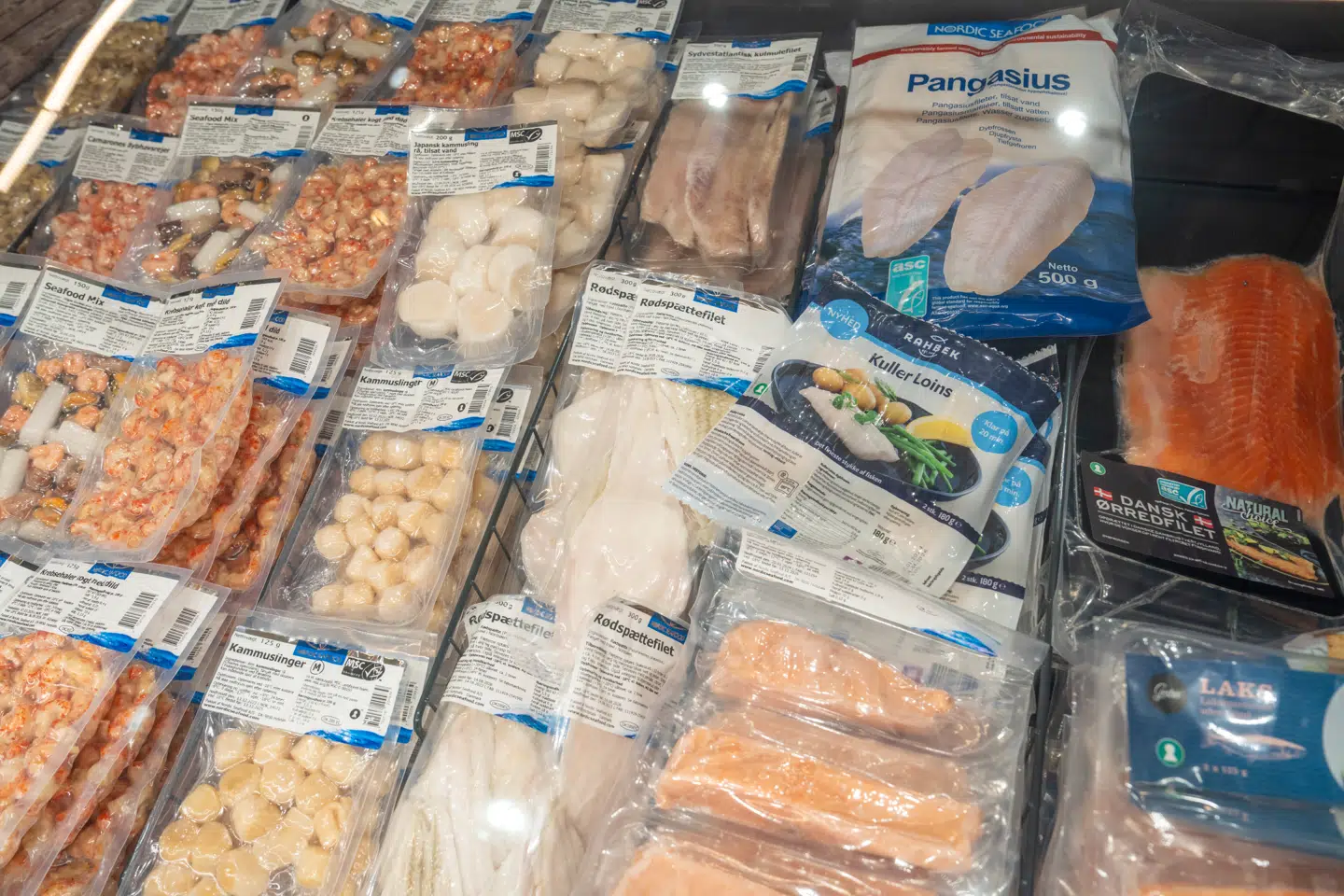 Frossen fisk er en oplagt erstatning for det dyre oksekød, mener CEPOS, der mener, at regeringens fødevarecheck er en rigtig dårlig idé.